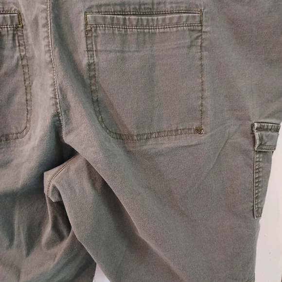 Lee Midrise Fit Army/Olive Green Shorts in Size 14M - Picture 9 of 12
